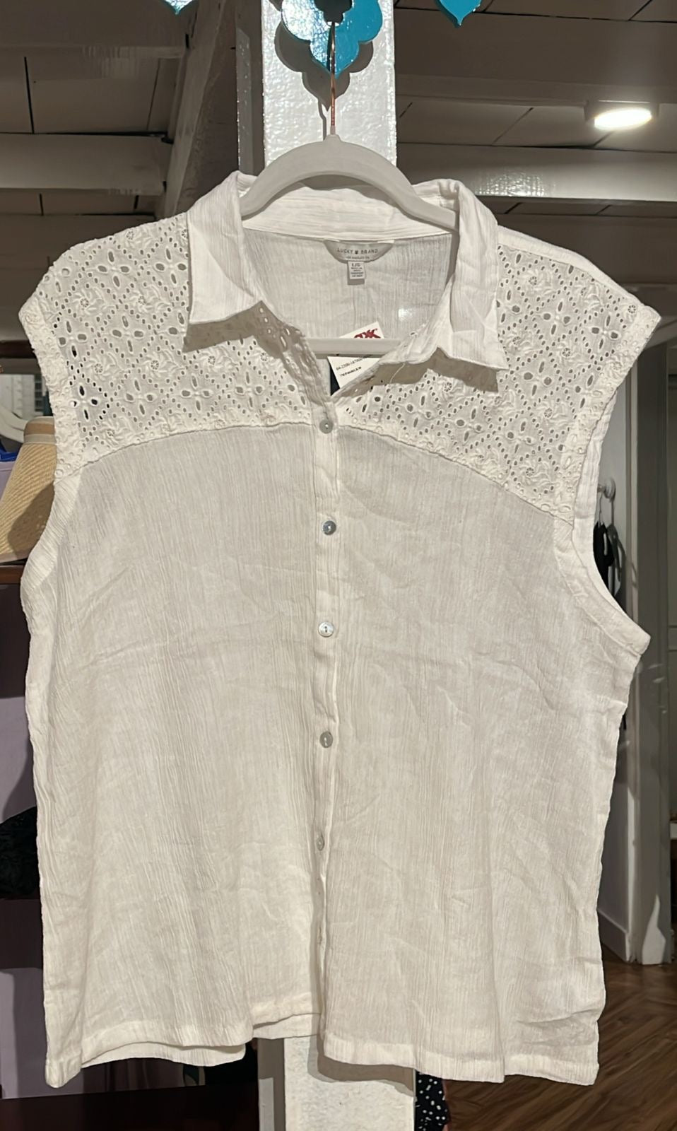 True - LUCKY BUTTONED SLEEVELESS BLOUSE - WHITE - SK-LU-WBL-SLWH