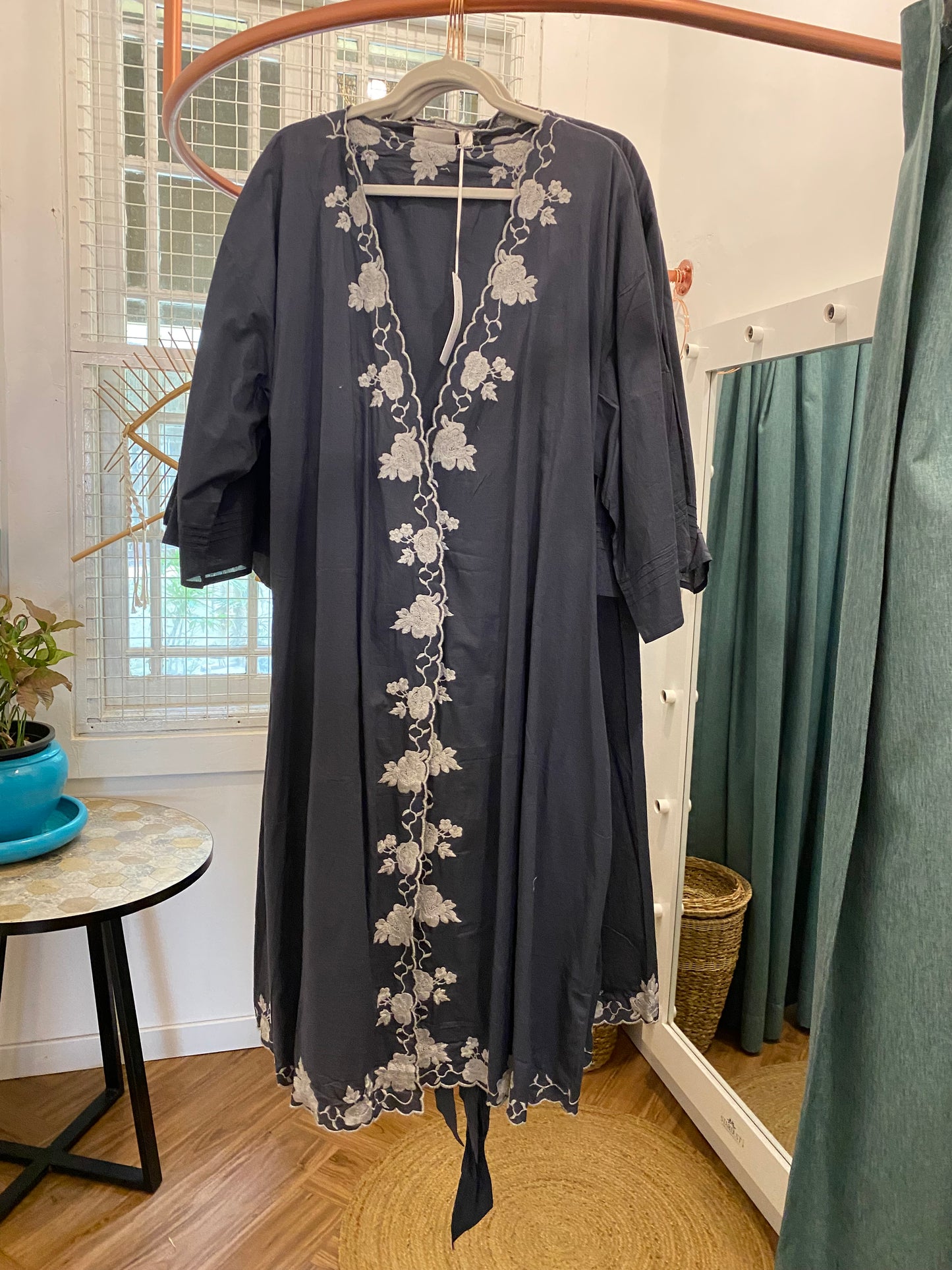 True - SK-SU-DGG White Romance Dusty Blue Rose Embroidered Belted Robe