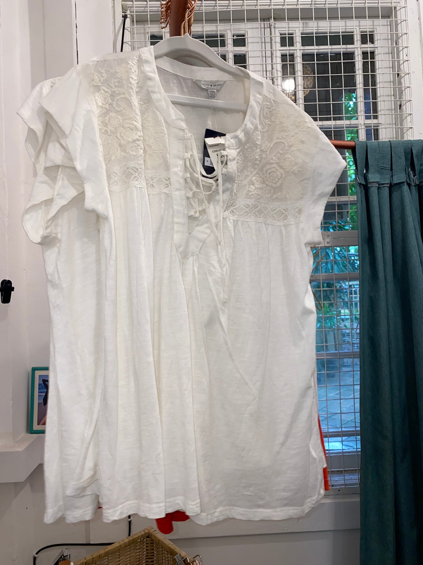 True - LUCKY FLORAL EM CRISS CROSS FRONT TOP - WHITE / RED - SK-LU-WBL-FL