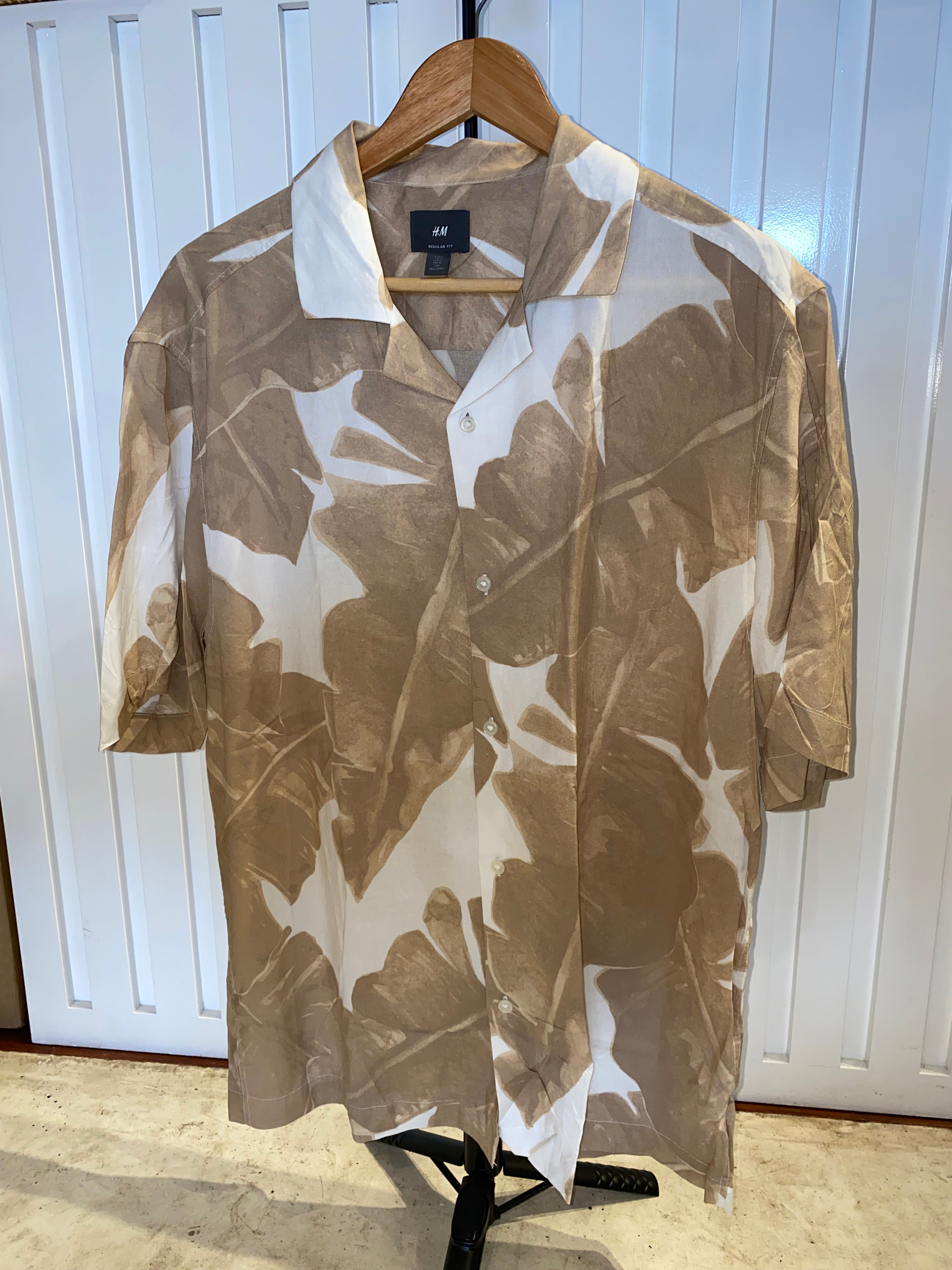 True - SK-HM-BRF H&M Men’s Brown White Leaf Print Shirt