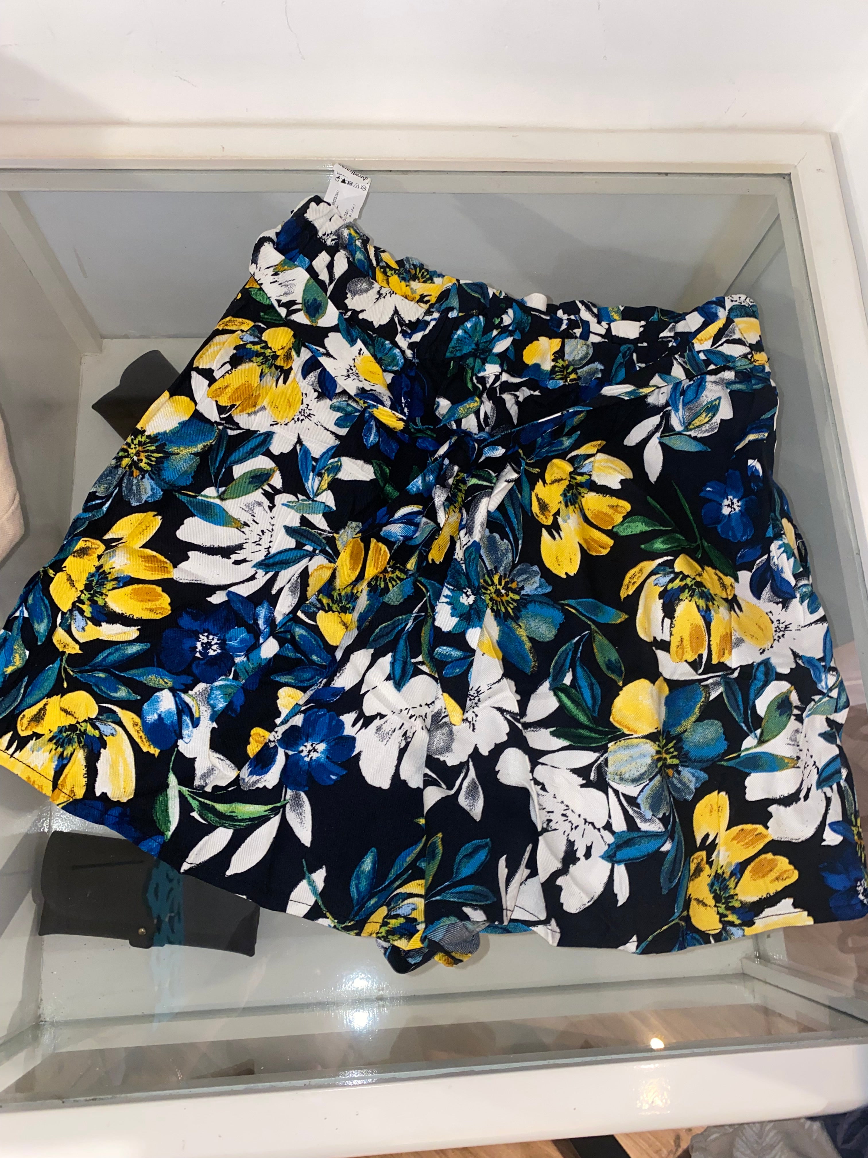 True - SK-ST-FS Stradivarius Floral Shorts