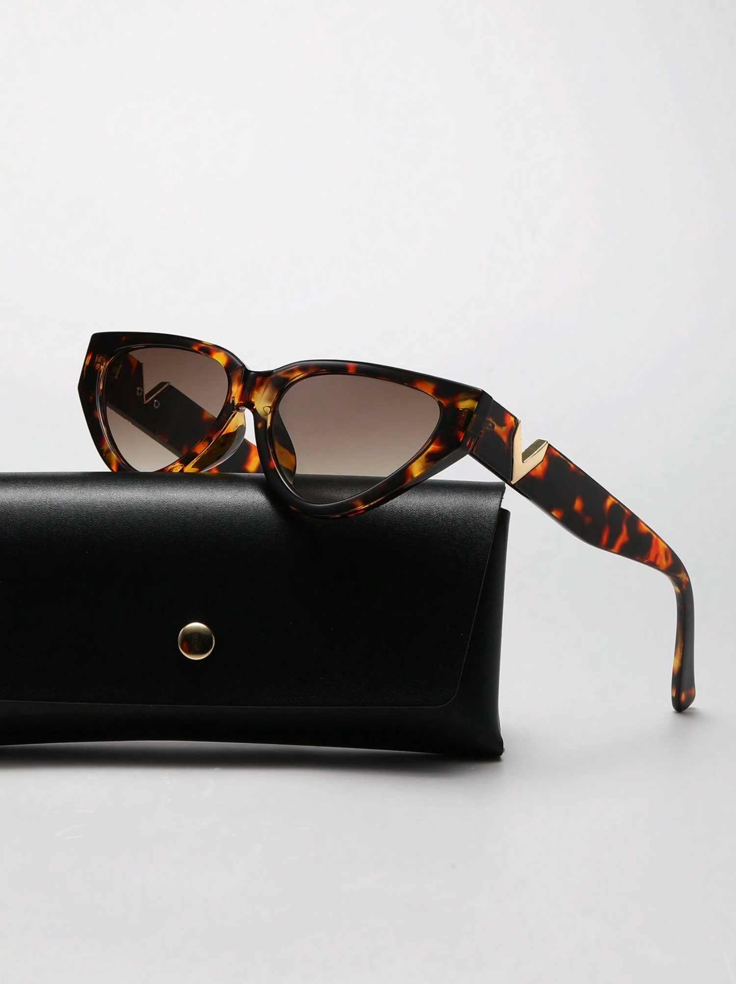 SUNGLASS COLLECTION - V® Cat Eye Retro Vintage 90s with Pouch